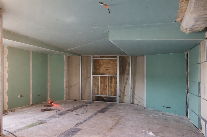 pose de placo avec rails pose_de_placo_rails_metalliques_ah_platrerie_peinture